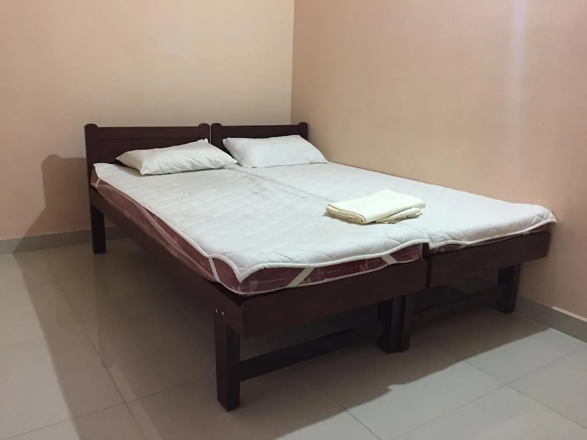 ** מלון Kochi Mega Tourist Home Palarivattom הודו