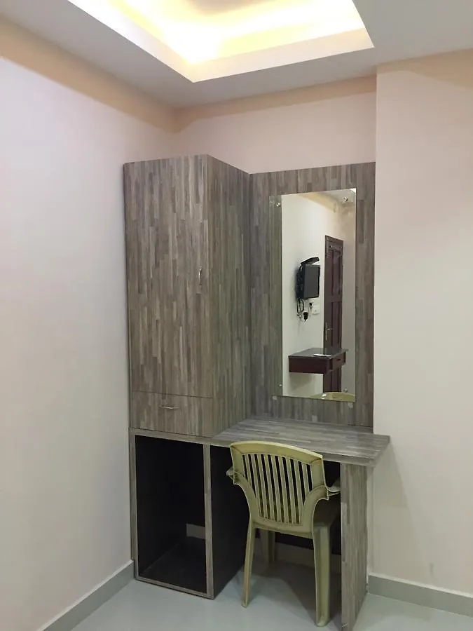 Kochi Mega Tourist Home Palarivattom מלון
