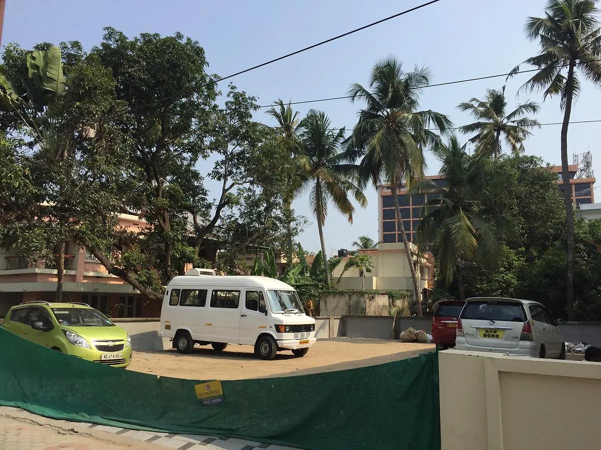 מלון Kochi Mega Tourist Home Palarivattom