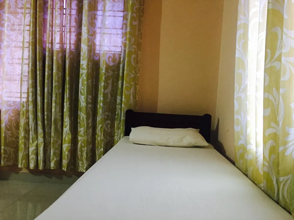 Kochi Mega Tourist Home Palarivattom 2*,  הודו
