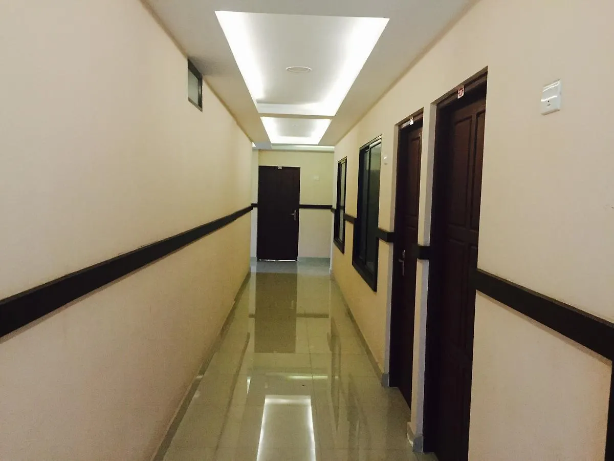 מלון Kochi Mega Tourist Home Palarivattom