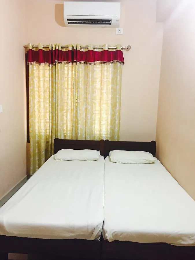 מלון Kochi Mega Tourist Home Palarivattom