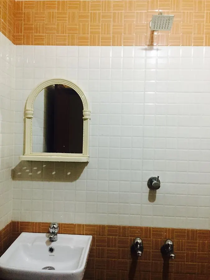 מלון Kochi Mega Tourist Home Palarivattom