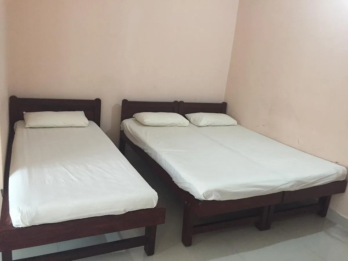 Kochi Mega Tourist Home Palarivattom מלון